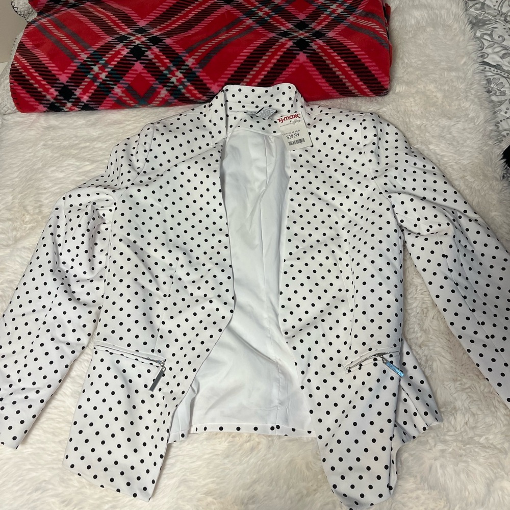 Carmen Marc Valvo White and Black Blazer Classic Cut